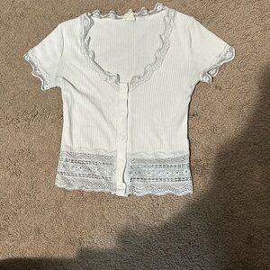 Low cut cropped tee